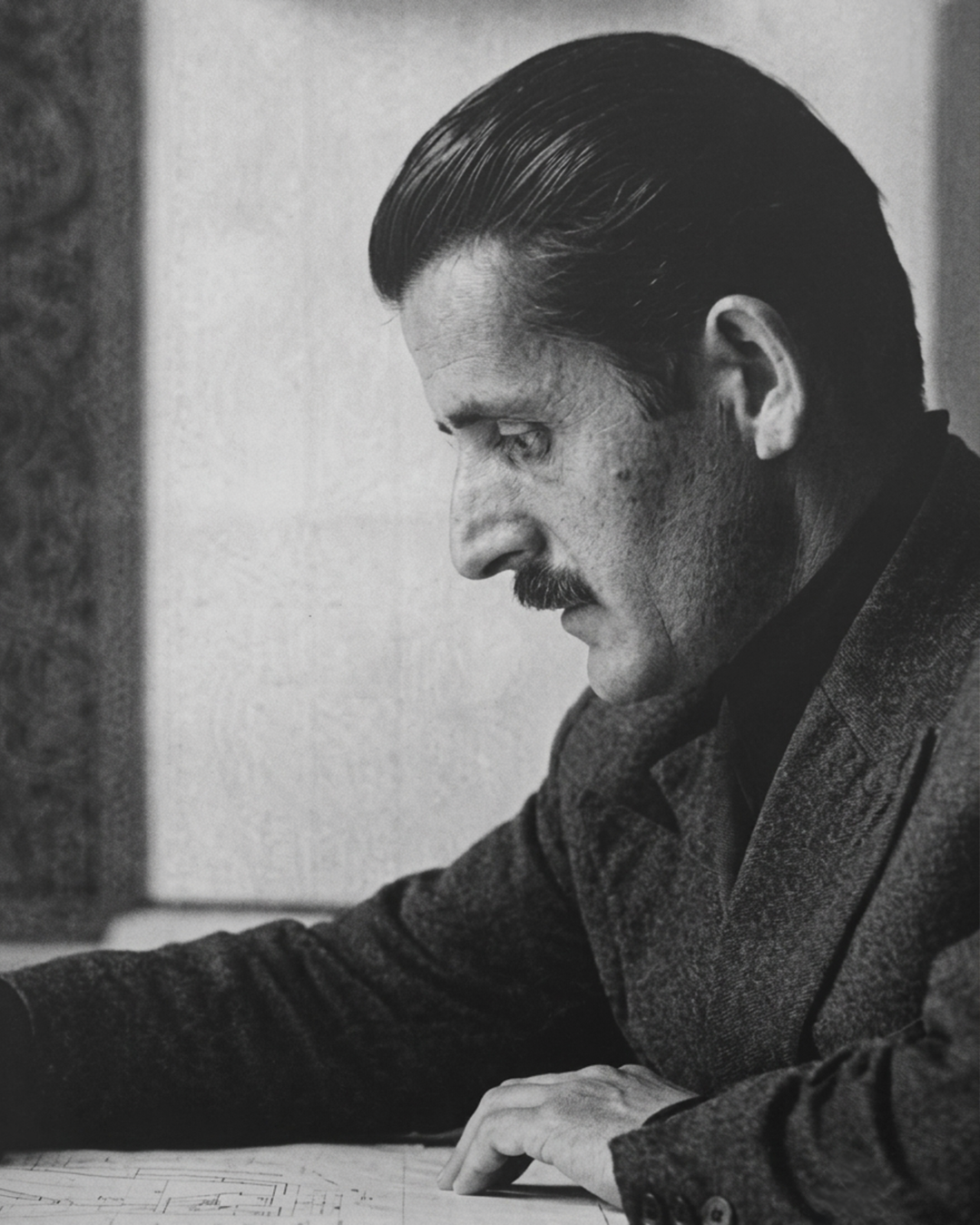 Black-and-white profile portrait of Vangel Naumovski